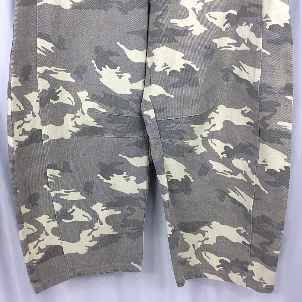 Urban Daizy Barrel Leg Crop Camo Jeans Women's Size Large Gray Ivory High Waist - Picture 4 of 7